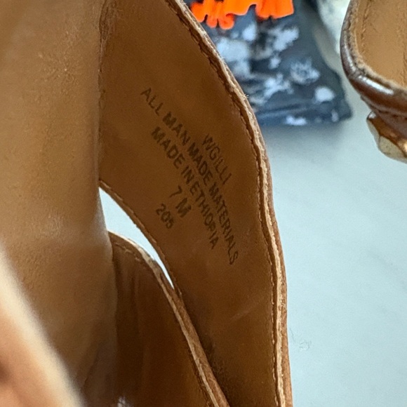 GUESS Brown Wedge Sandals with Gold Accents - Picture 4 of 4